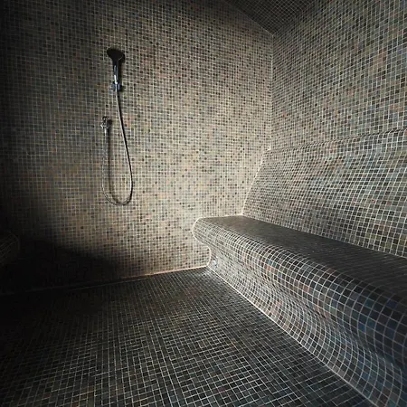 Ub Business & Wellness Отель