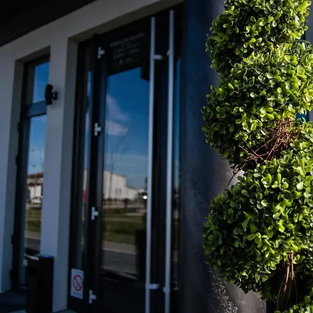 Отель Ub Business & Wellness Ub